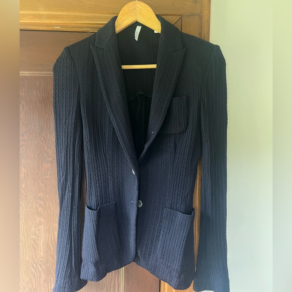 Isli knit blazer. Navy blue. Size small.